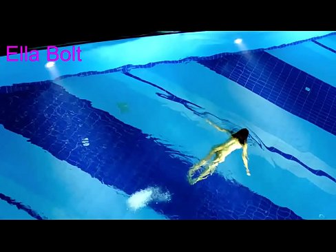 ❤️ No puedo dejar de mirar, joven rubia pillada nadando desnuda en la piscina del complejo ELLA BOLT ️❌  Sexo en es.my-hentai-gallery.ru ❌️